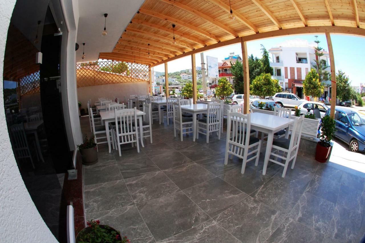 Piazza Hotel Jakova Ксамил Экстерьер фото
