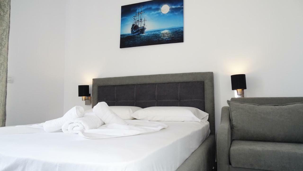 Piazza Hotel Jakova Ксамил Экстерьер фото